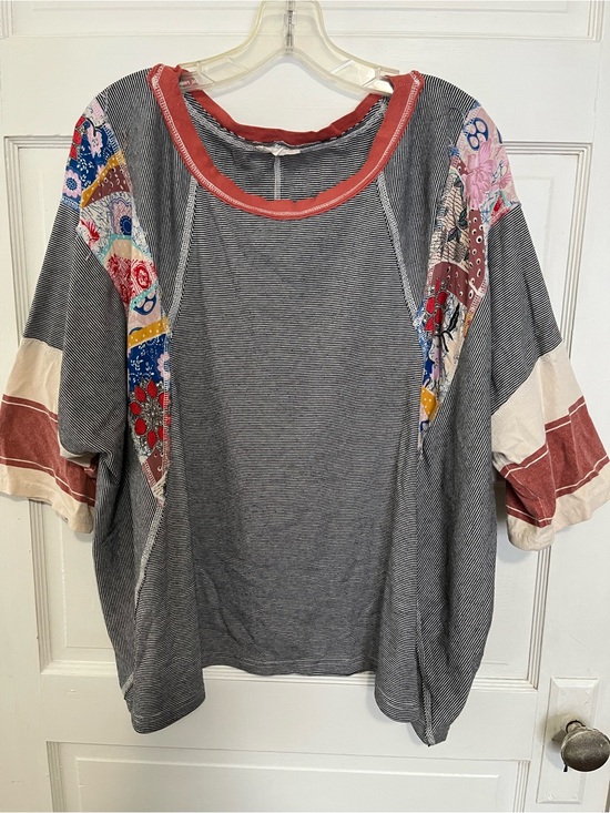 easel Tops - Easel Women’s Patchwork Short Sleeve Top in Gray with Coral Trim L